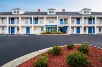 Baymont by Wyndham Sanford - Parkplatz