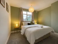Perfect Booking 2 Bed Home w Street Parking - Bathtub