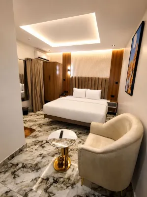 Dual Hotel and Apartments Limited - Kitchenette