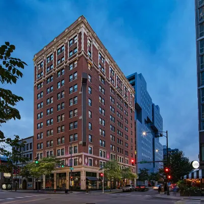 Hotel Felix Hotels near River North