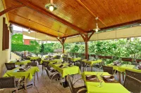 La Bonne Famille Hotels in Martel