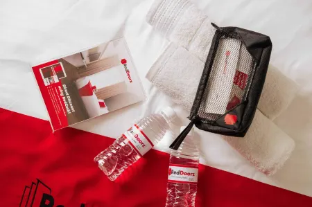 RedDoorz Syariah @ Jatiwangi Guest House 2 Cafe & Отели в г. Jatiwangi