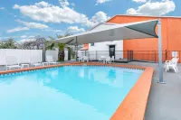 Howard Johnson by Wyndham New Braunfels - piscine