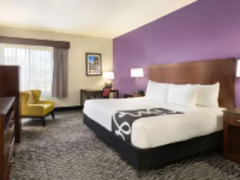 La Quinta Inn & Suites by Wyndham Fresno Northwest Hotels in Fresno