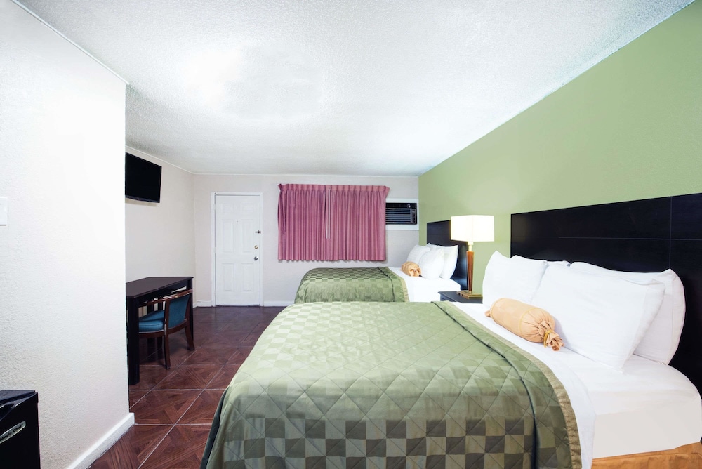 Executive Inn and Kitchenette Suites