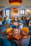 Maxmilian Lifestyle Resort - bar