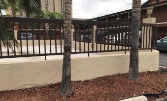 Econo Lodge Inn & Suites
