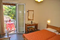 Holiday Studio Apartments "yannis" on the Beach of Agios Gordios in Corfu