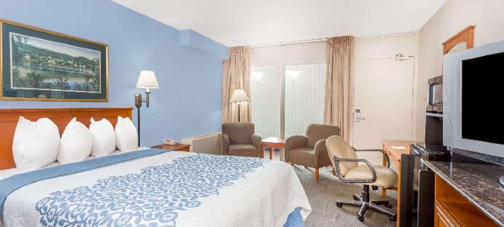 Days Inn by Wyndham Cedar Falls- University Plaza Hotéis em Cedar Falls