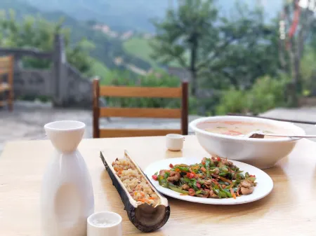 15/5000  Lung Chi Hospital (ShaoLok Shop, Lung Chi Terraces, West Hills) Отели в г. Луншэн