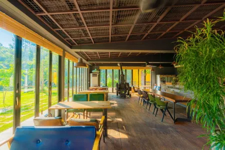 Andong Tom Sawyer's Adventure Pension Отели рядом с достопримечательностью «Dosanseowon Confucian School»