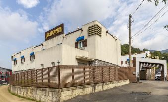 Okcheon J and B Self Check-in Motel