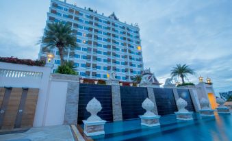 Grand Pacific Sovereign Resort & Spa