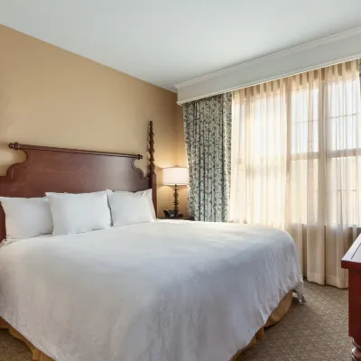 Embassy Suites by Hilton Savannah Historic District Hotel dekat SCAD Museum of Art