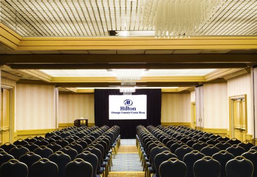 2. 힐튼 오렌지 카..