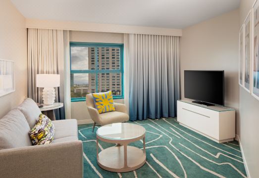 3. 엠버시 스위트 ..