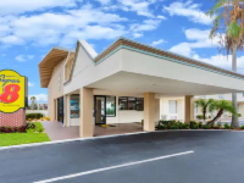 Super 8 by Wyndham Melbourne Hotels in Melbourne