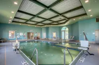 Holiday Inn Express & Suites OSHKOSH-SR 41 by IHG - Kolam Renang