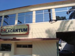 Hotel Lacantum by Rotamudos