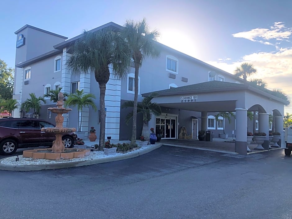 Days Inn & Suites by Wyndham Bonita Springs North Naples