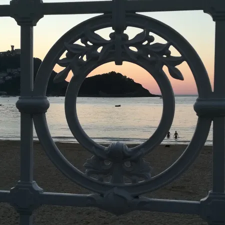 Apt. San Sebastian Center Next to the Concha Beach.