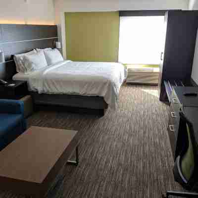 Holiday Inn Express & Suites Charlotte-Concord-I-85 Rooms