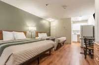 Studio 51 Extended Stay Hotel - Motels