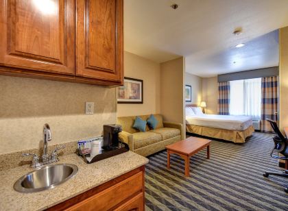 Holiday Inn Express & Suites Manteca City Center