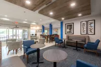 Holiday Inn Express & Suites LAGRANGE by IHG - parking