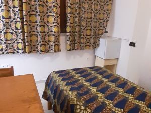 Affordable Single Room in Hotel Ah Maio with en-Suite Bathroom