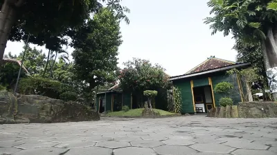 Hotel Batik Yogyakarta فنادق في Gedong Tengen