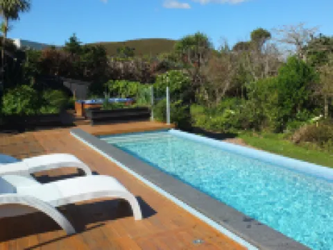 Le Chalet Waiheke Apartments Hotels in Waiheke Island