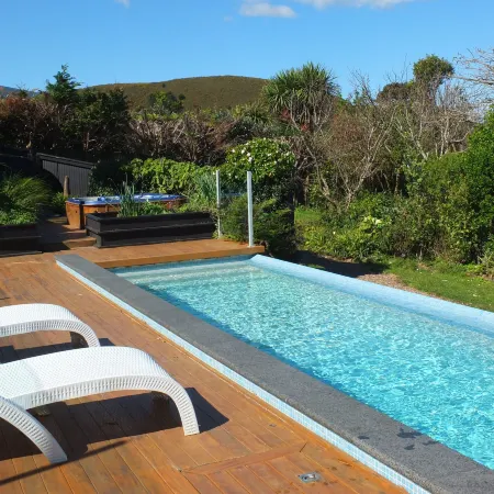 Le Chalet Waiheke Apartments