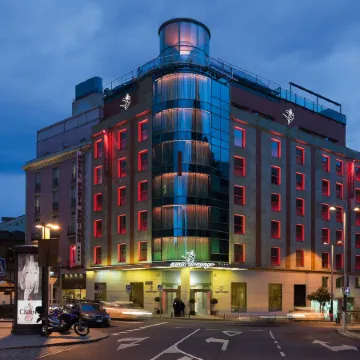 Inhala Hotel Garden Отели рядом с достопримечательностью «Небоскреб "Испания"»