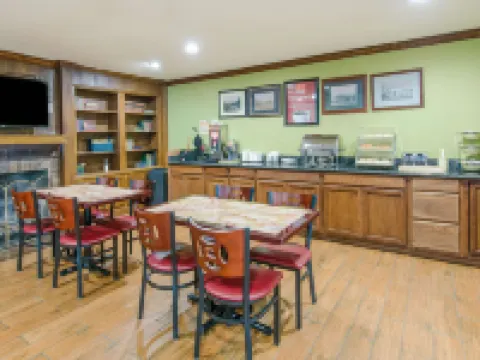 Econo Lodge Inn & Suites Norton - Wise South Hotels in Norton