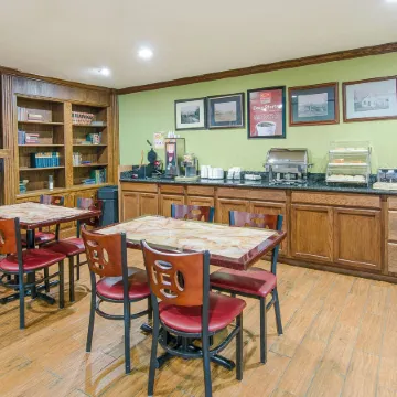 Econo Lodge Inn & Suites Norton - Wise South
