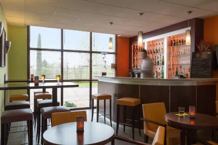 The Originals Boutique, Actuel Hôtel, Saint-Etienne Aéroport Отели в г. Сен-Сиприен