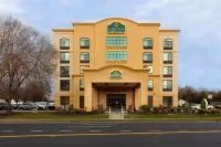 La Quinta Inn & Suites by Wyndham Garden City Hotels in Freeport