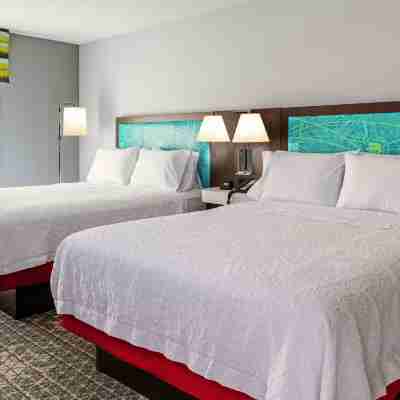 Hampton Inn & Suites Pittsburgh New Stanton Rooms