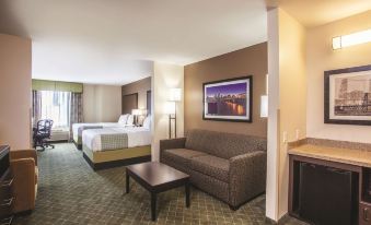 La Quinta Inn & Suites by Wyndham Portland Airport