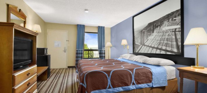 Super 8 by Wyndham Oxford Hotels in Calhoun County