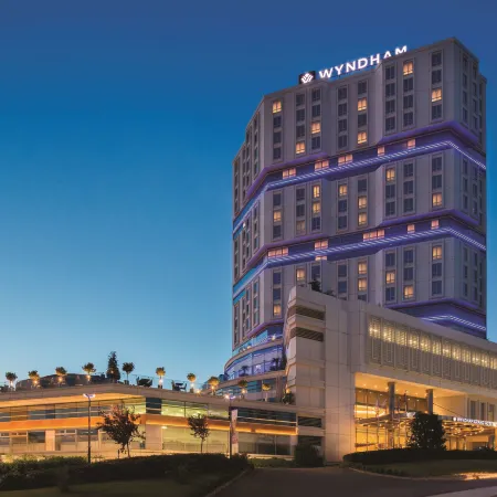 Wyndham Grand Istanbul Europe Отели рядом с достопримечательностью «Багджылар»