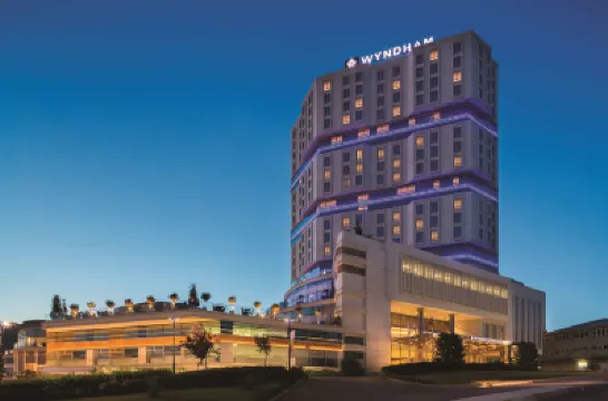 Wyndham Grand Istanbul Europe Hôtels à proximité de : Bağcılar
