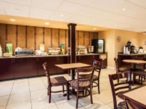 Quality Inn and Suites St Charles -West Chicago Hotels in Kane County