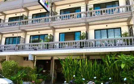 The Beach Cha am Guest House Отели рядом с достопримечательностью «Simantra Private Villas»