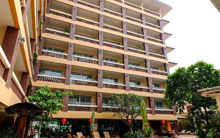 Aiyaree Place Hotel