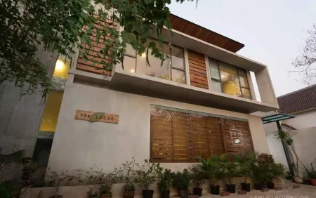 The Lodge Lippo Karawaci Отели в г. Curug