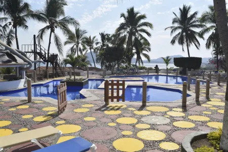 Vista Playa de Oro Manzanillo Отели рядом с достопримечательностью «Плайя Ла Аудиенсия»