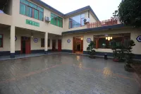 雅安湖頂山莊客棧 鄰近紅軍百丈關戰役烈士紀念園的酒店