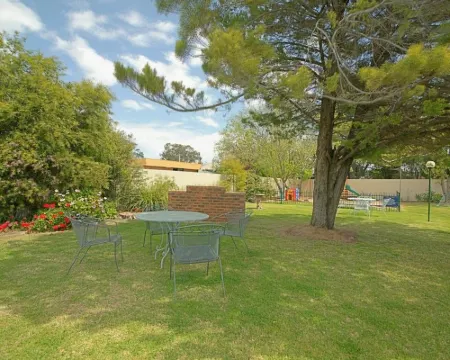 Nicholas Royal Motel - No Pets Allowed Hotels in Hay